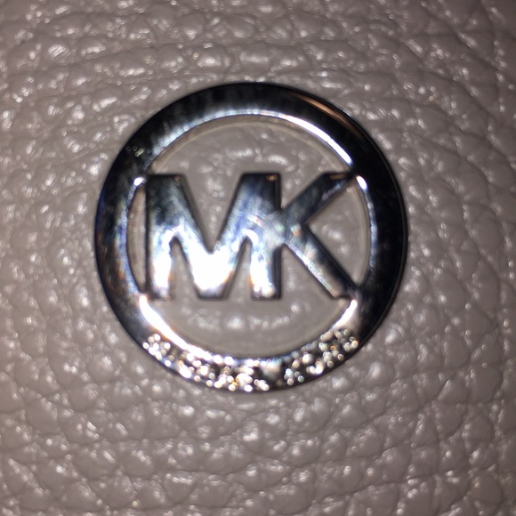 Meet your Posher, Sarah - Picture 1 of 1